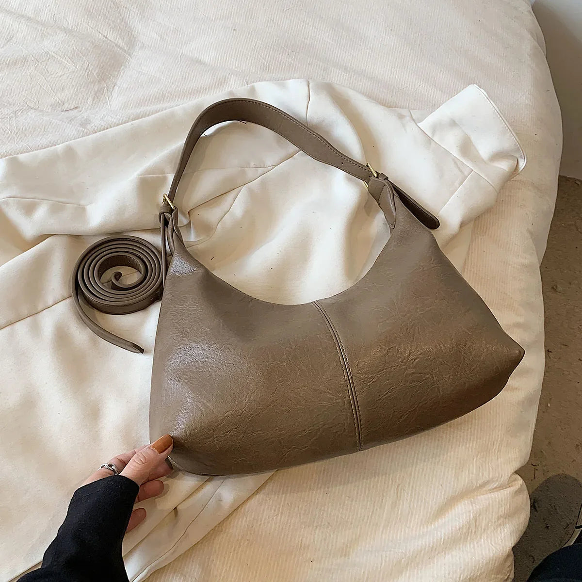 Weiyinxing Small Underarm Bag Leather Shoulder Bags for Women 2024 Solid Color Fashion Crossbody Bag Female Handbags and Purses