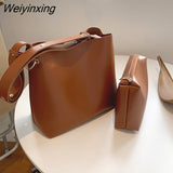 Weiyinxing Wide Strap Buckets Bag for Women Designer Handbags Luxury Soft Pu Leather Crossbody Messenger Bag Simply Large Tote 2023