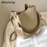 Weiyinxing wide strap bucket bag designer women shoulder bags luxury pu crossbody bag large capacity messenger bag simply purse 2023